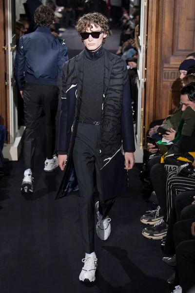 Look 19